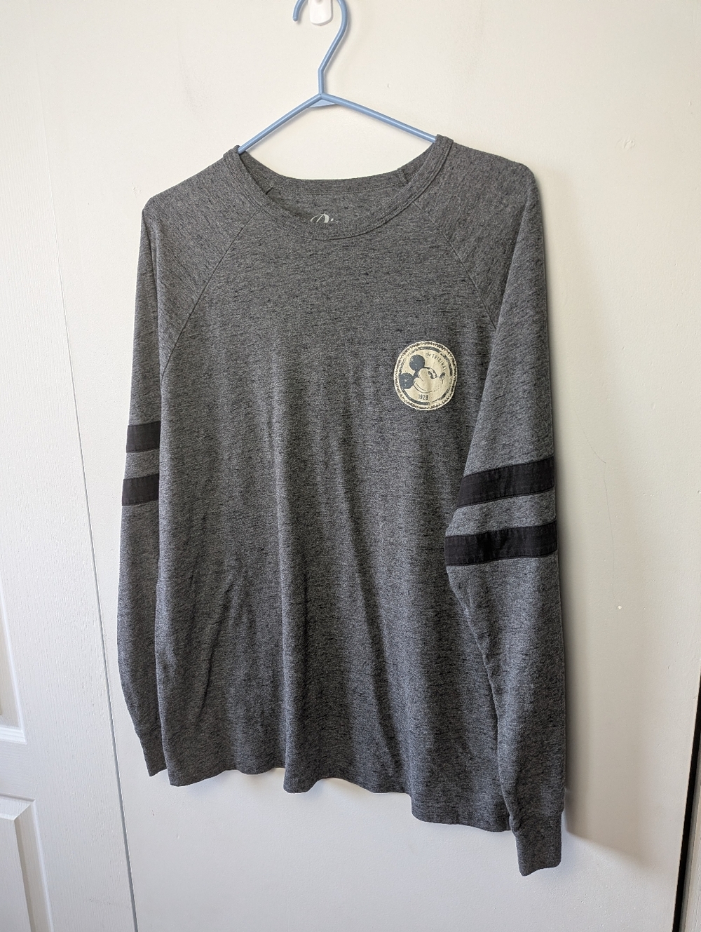 DISNEY PARKS Men Long Sleeves Shirt Gray And Black Size Large Walt Disney World